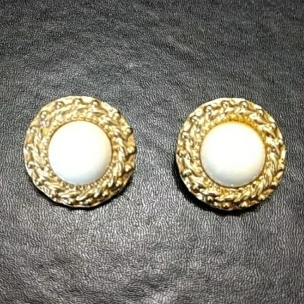 Vintage gold tone clip on earrings